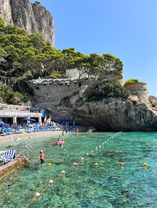 Exceptionnel Pieds Dans L'Eau Villa Capri Luaran gambar